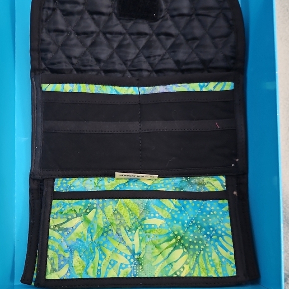 Colorful Leaf Pattern Wallet - Picture 3 of 6